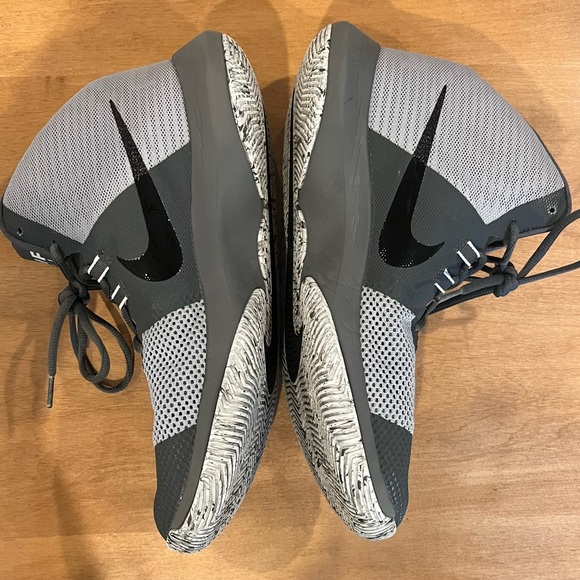 Gently used Nike “air-precision” basketball shoes - Picture 3 of 8